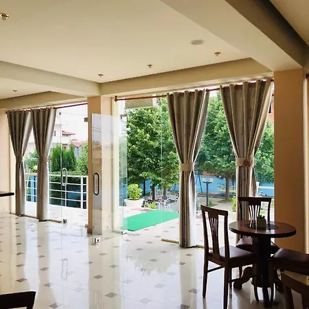 Hotel Relax & Golem (Tirana)