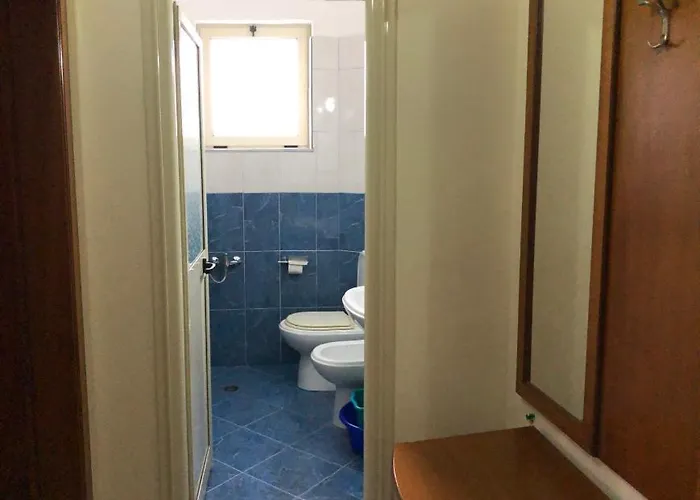 Relax & מלון גולם