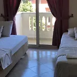 Relax & Hotel Golem (Tirana)