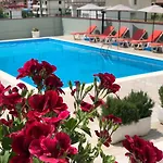 Relax & Отель