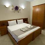 Отель Relax & 3*